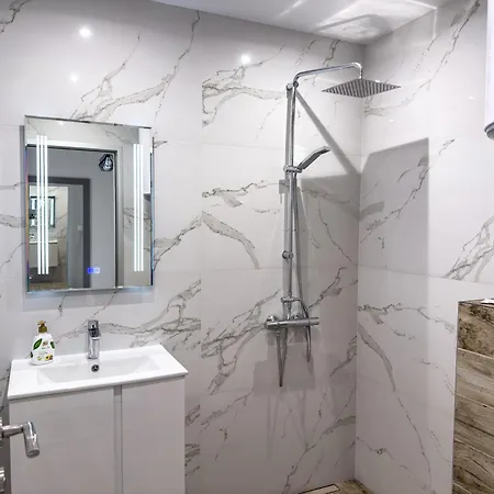 Modern 1br With Free Street Parking And Free Gym Pass *