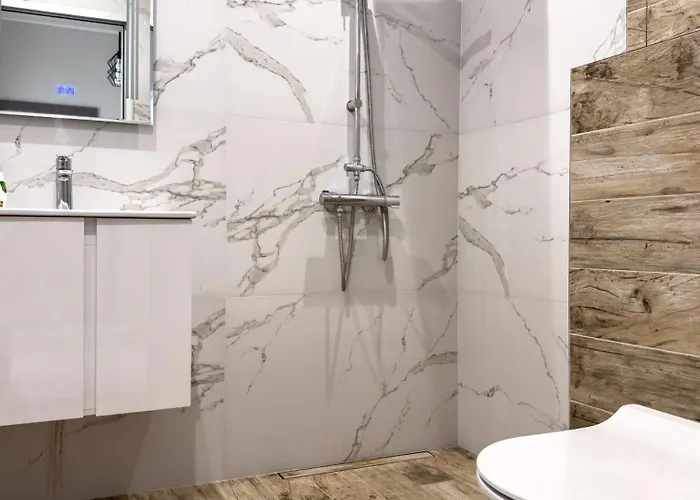 Modern 1br With Free Street Parking And Free Gym Pass 5-min Drive From Centre Апартамент Пловдив