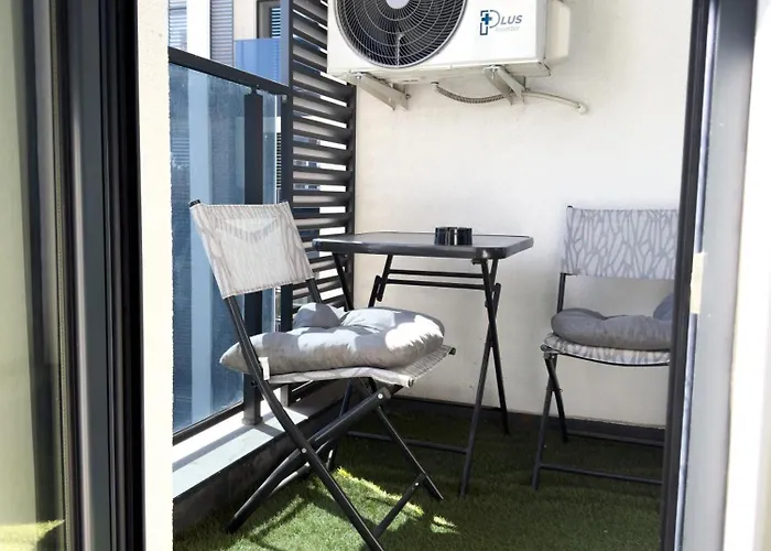 Modern 1br With Free Street Parking And Free Gym Pass 5-min Drive From Centre Пловдив