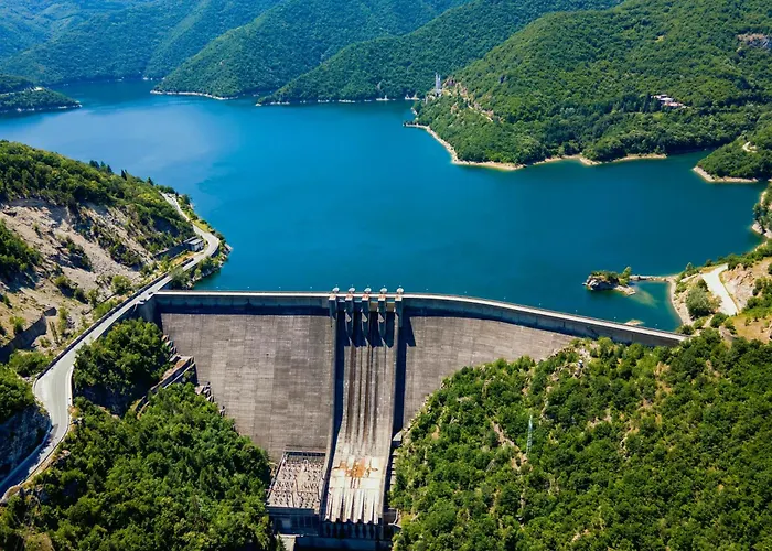 Modern 1br With Free Street Parking And Free Gym Pass 5-min Drive From Centre *