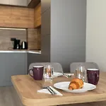 Modern 1br With Free Street Parking And Free Gym Pass 5-min Drive From Centre דירה פלובדיב