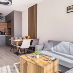 Modern 1br With Free Street Parking And Free Gym Pass 5-min Drive From Centre דירה פלובדיב