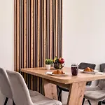 דירה Modern 1br With Free Street Parking And Free Gym Pass 5-min Drive From Centre *