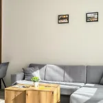 Modern 1br With Free Street Parking And Free Gym Pass 5-min Drive From Centre דירה פלובדיב