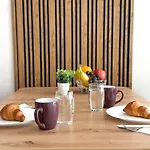 דירה Modern 1br With Free Street Parking And Free Gym Pass 5-min Drive From Centre