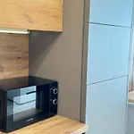 Modern 1br With Free Street Parking And Free Gym Pass 5-min Drive From Centre דירה *