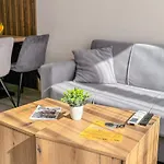 דירה Modern 1br With Free Street Parking And Free Gym Pass 5-min Drive From Centre
