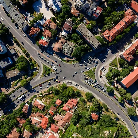 Modern 1br With Free Street Parking And Free Gym Pass 5-min Drive From Centre * 플로브디프