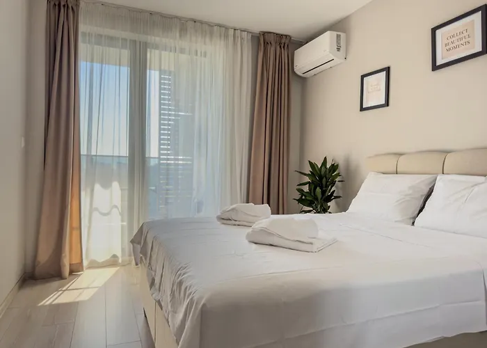 Modern 1br With Free Street Parking And Free Gym Pass 5-min Drive From Centre