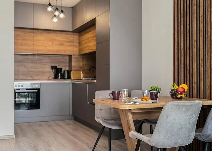 Modern 1br With Free Street Parking And Free Gym Pass 5-min Drive From Centre *