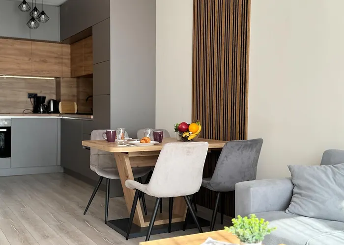 Modern 1br With Free Street Parking And Free Gym Pass 5-min Drive From Centre *