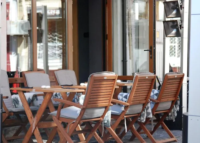 Modern 1br With Free Street Parking And Free Gym Pass 5-min Drive From Centre